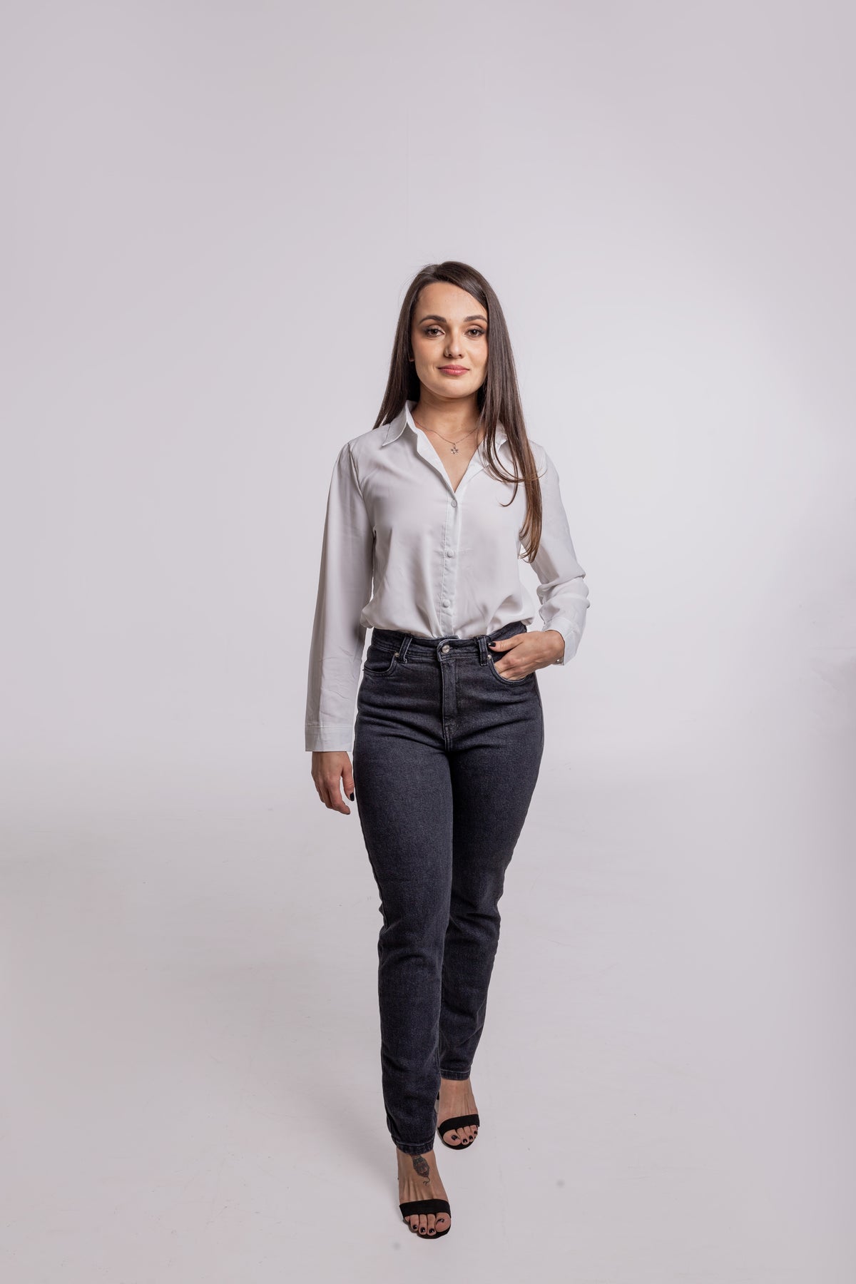 CAMISA FEMININA SOCIAL BRANCA COM BOTÕES E MANGA LONGA - ELEGÂNCIA CLASSICA