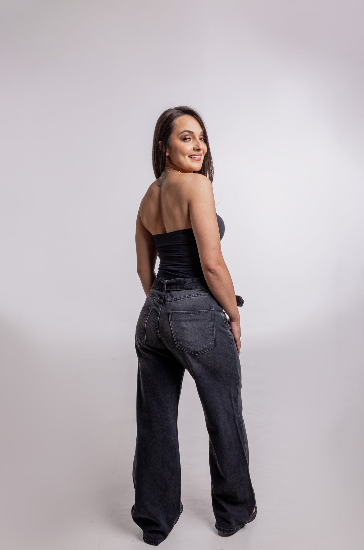 CALÇA JEANS WIDE PRETA - ESTILO SOFISTICADO E CONFORTO DURADOURO